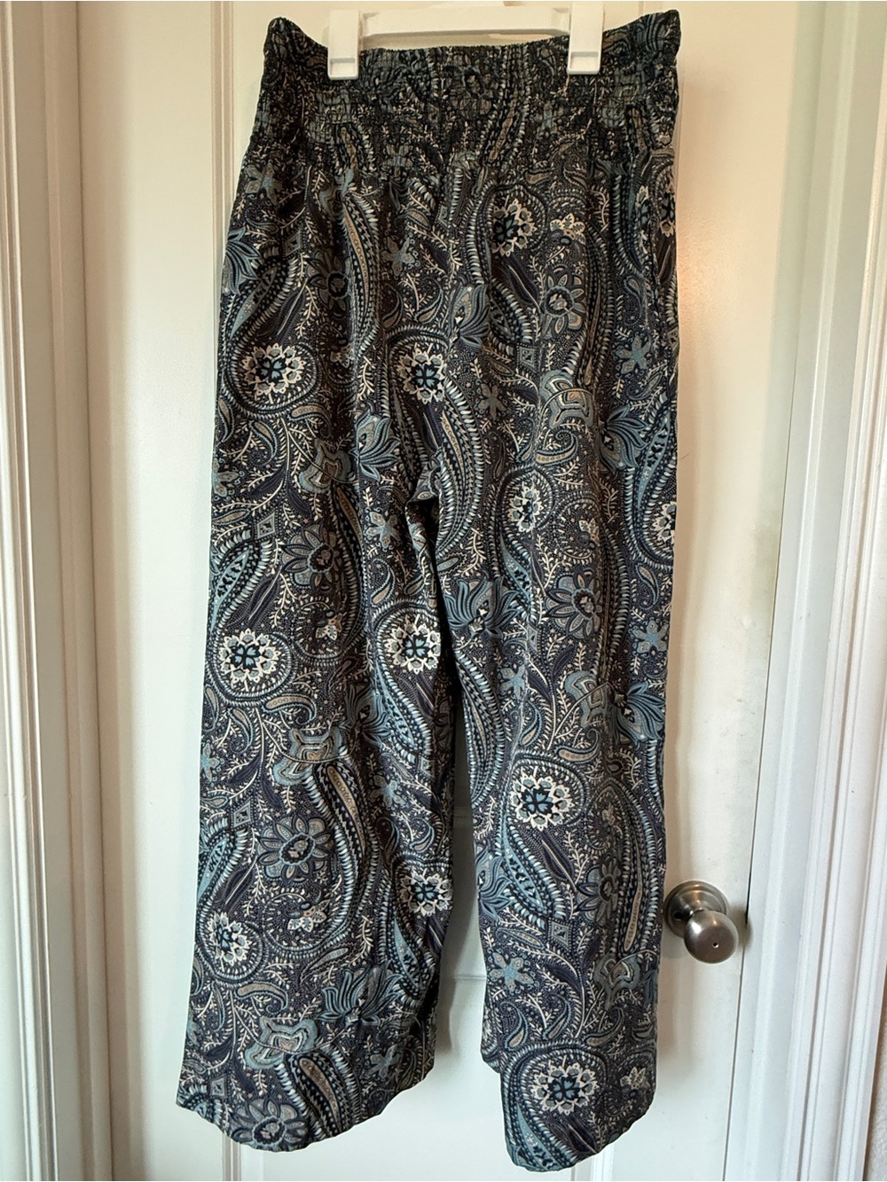 Source Unknown Wide-Leg Paisley Print Pants in Navy and Cream